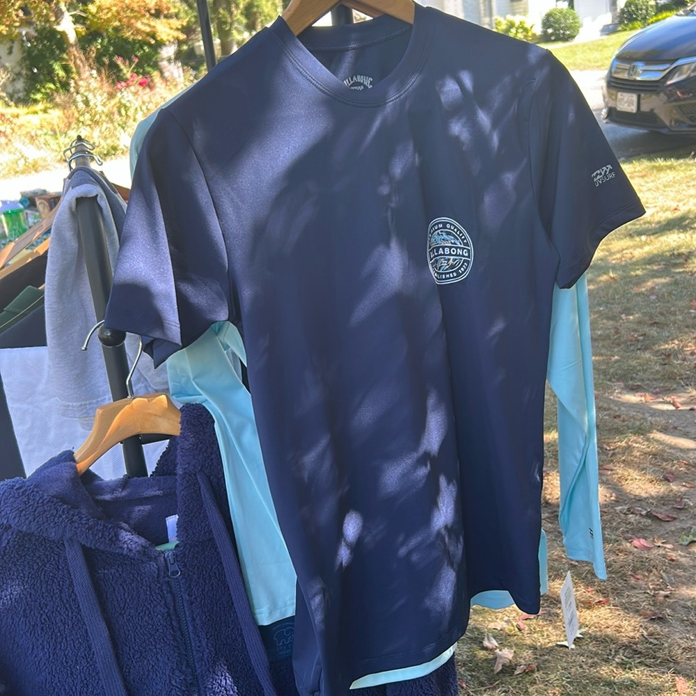 Kids NW/OT size M billabong surf shirt
